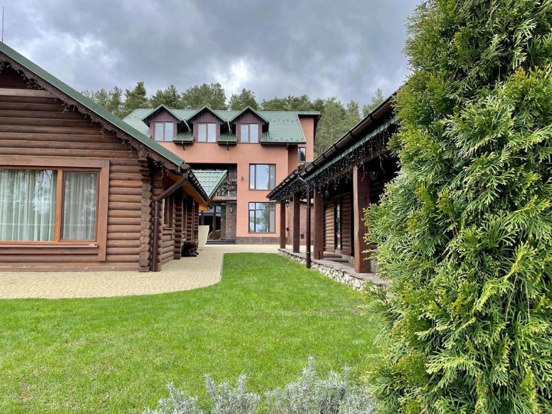 Готель-Ресторан "Колиба" Brody Exterior foto
